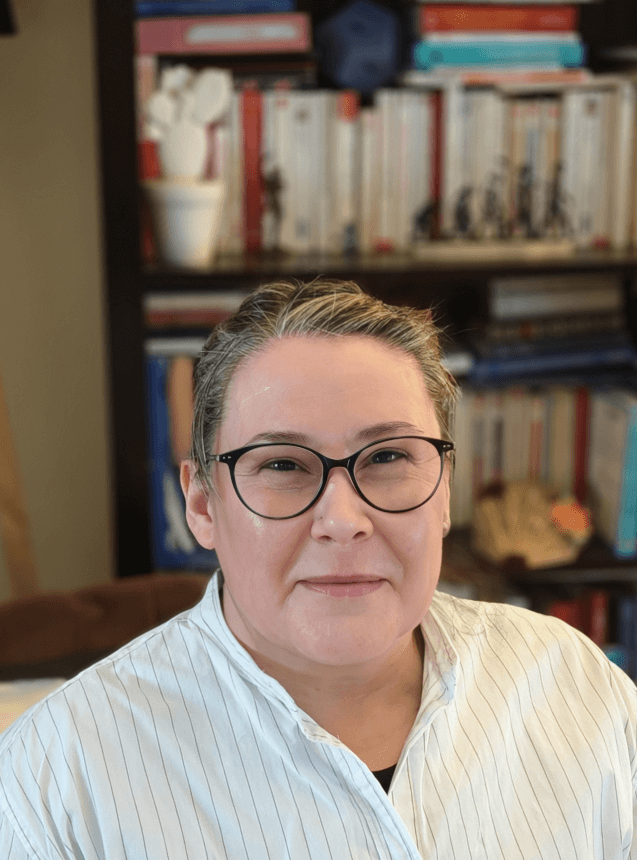 caroline portrait B9ql4CSr 1